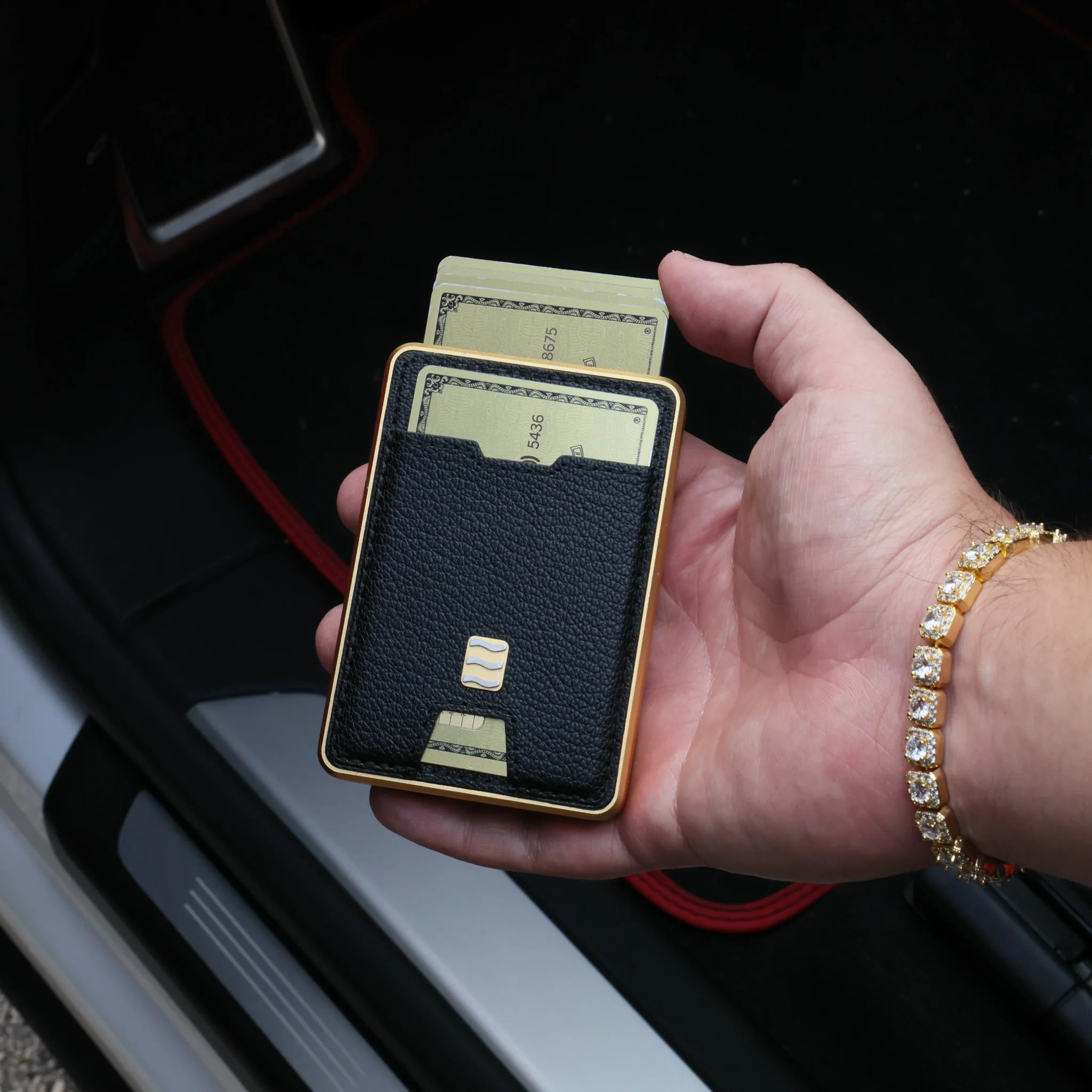 VENICE WALLET — Elegancia compacta, seguridad total.